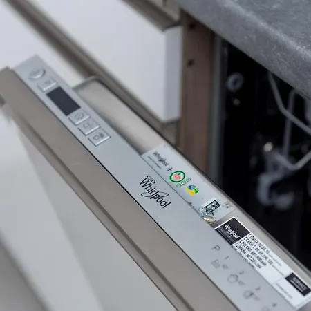 Ovo Chic By Bookinghost