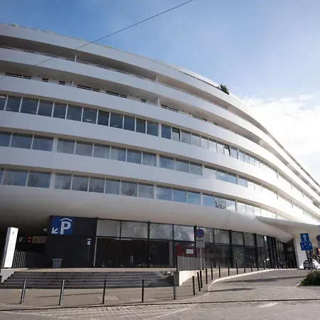 Ovo Chic By Bookinghost