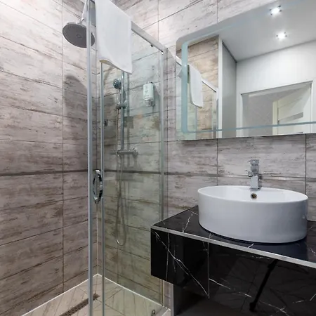 Ovo Chic By Bookinghost