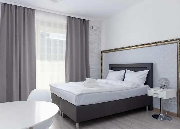 Ovo Chic By Bookinghost * Vratislav