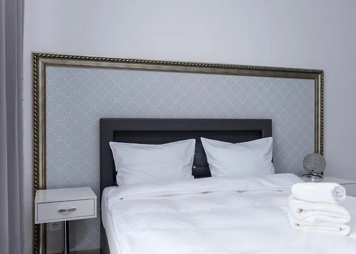 Ovo Chic By Bookinghost *